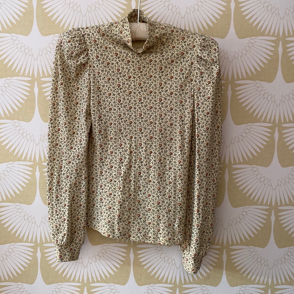 Doen XXS turtleneck top.